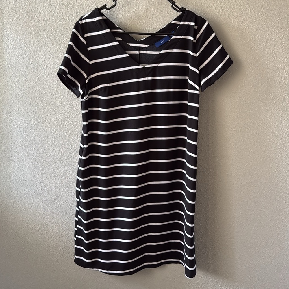 NWOT APT 9 Short Sleeve Black Striped Shift Dress with Pockets